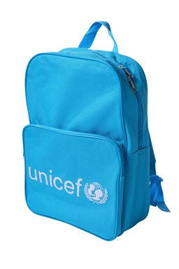 Skoletaske fra UNICEF til born